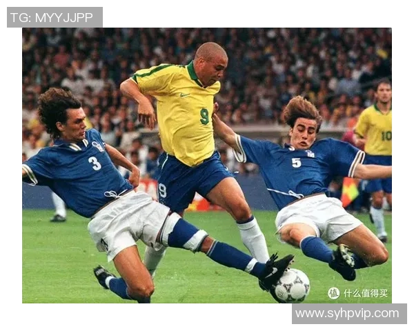 真实记录足球明星赛场出汗瞬间的动人照片分享